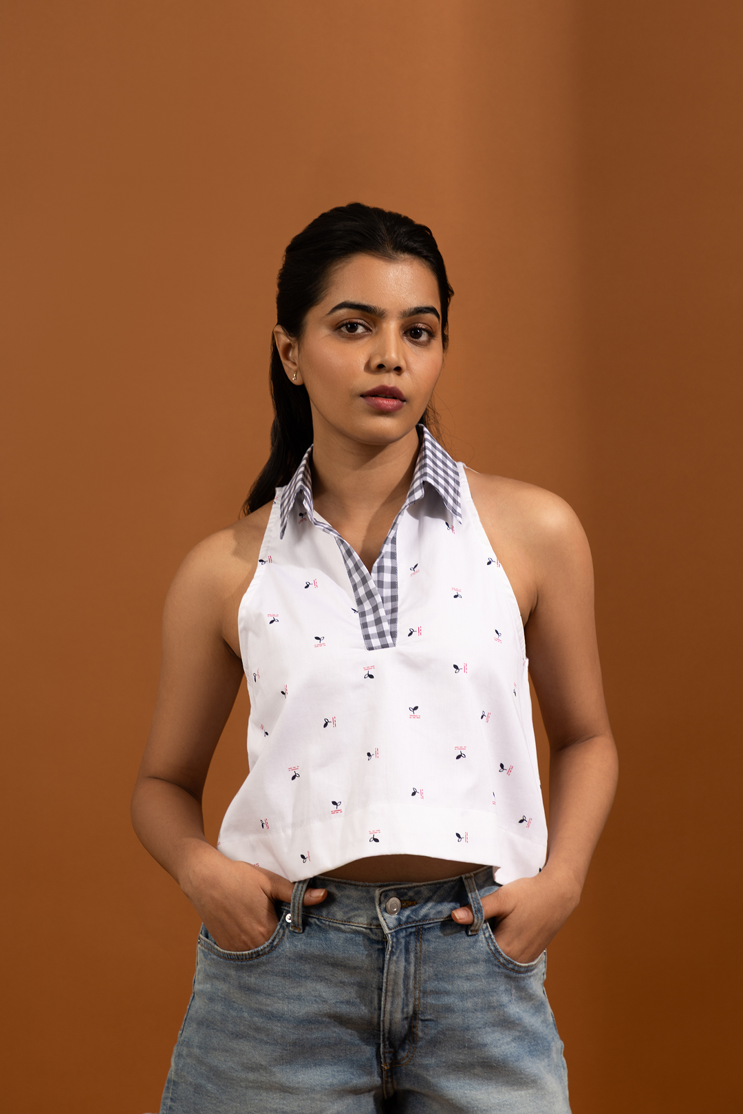 Printed White Sleeveless Top With Gingham Collar